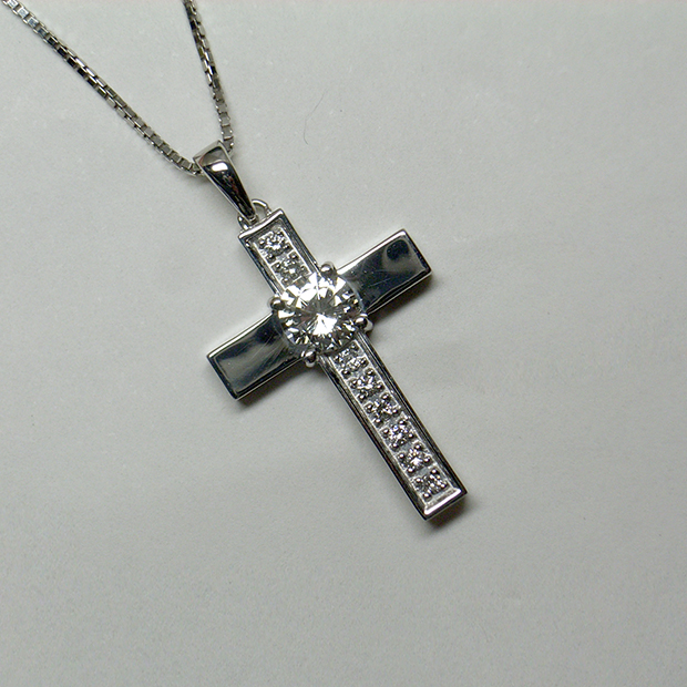 ダイヤモンド ペンダント